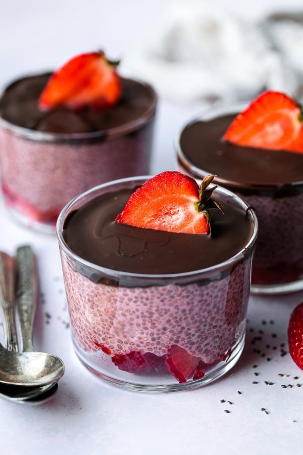 Chocolate-covered strawberry chia pudding