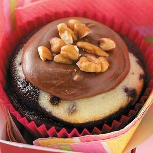 Chocolate cream cheese cupcakes