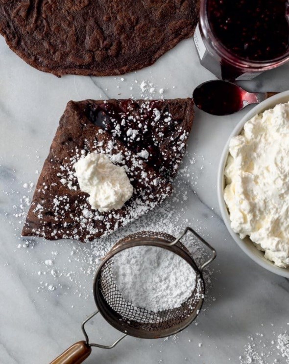 Chocolate crêpes with raspberry jam