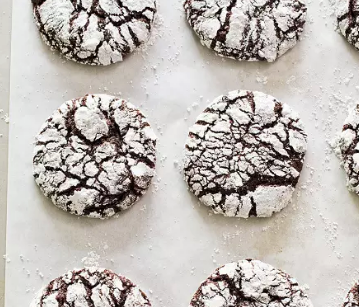 Chocolate crinkle cookies
