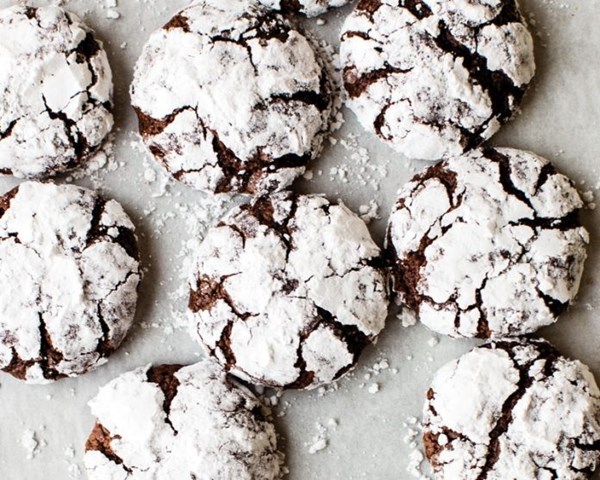 Chocolate crinkle cookies
