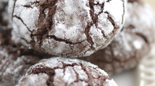 Chocolate crinkle cookies