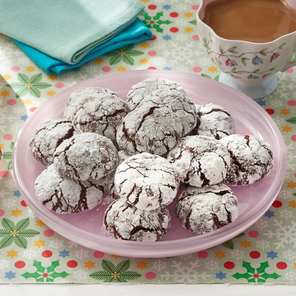 Chocolate crinkle cookies