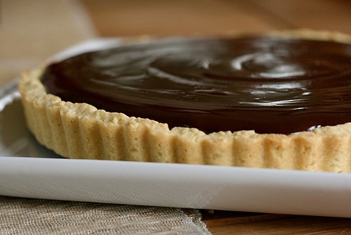 Chocolate-crunched caramel tart