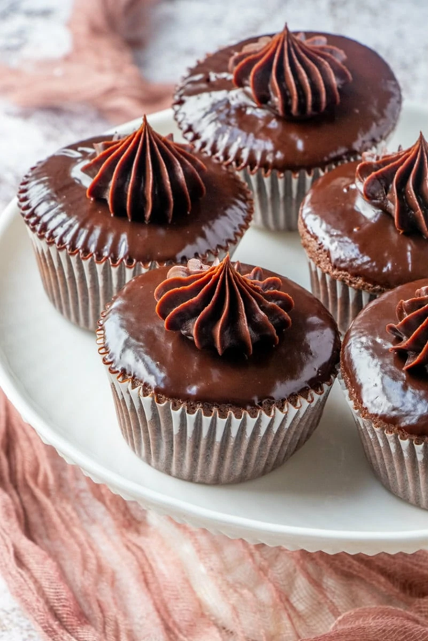Chocolate cupcakes with chocolate ganache