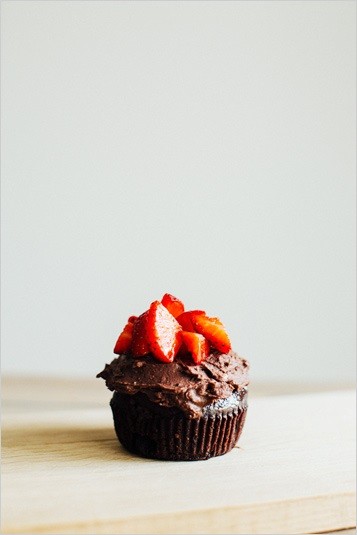 Chocolate cupcakes with cocoa mascarpone frosting