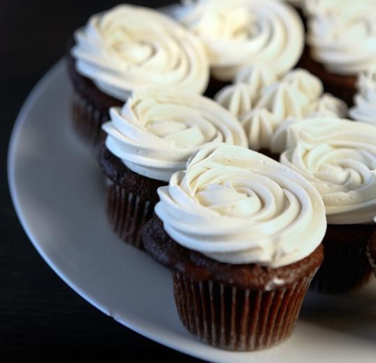 Chocolate cupcakes with crispy magic frosting