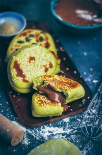 Chocolate custard matcha buns