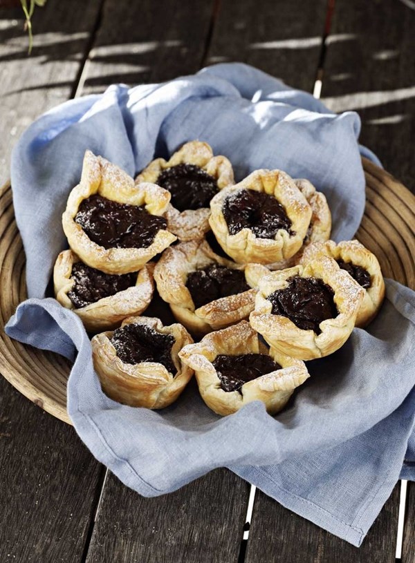 Chocolate custard tarts