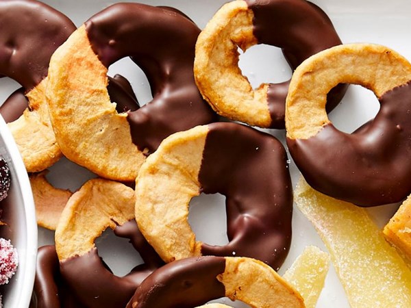 Chocolate-dipped apple rings