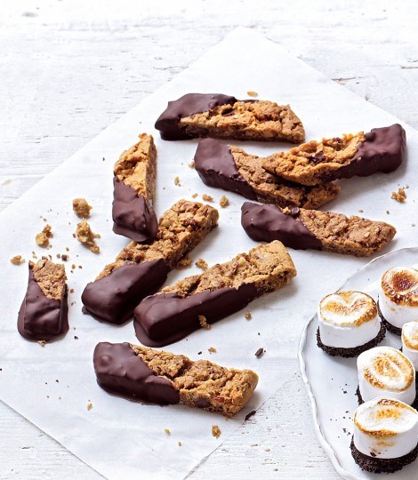 Chocolate-dipped cookie sticks