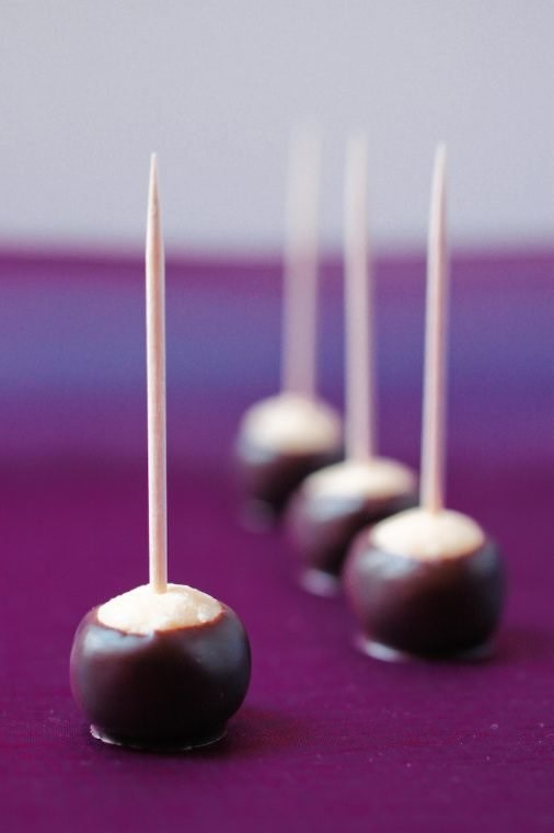 Chocolate-dipped hazelnut marbles