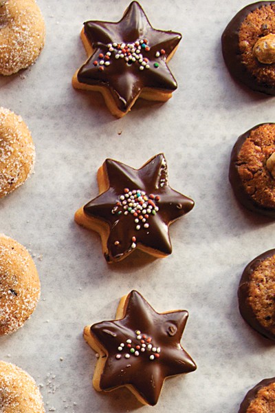 Chocolate-dipped shortbread cookies (Schokoladen-butterplätzchen)