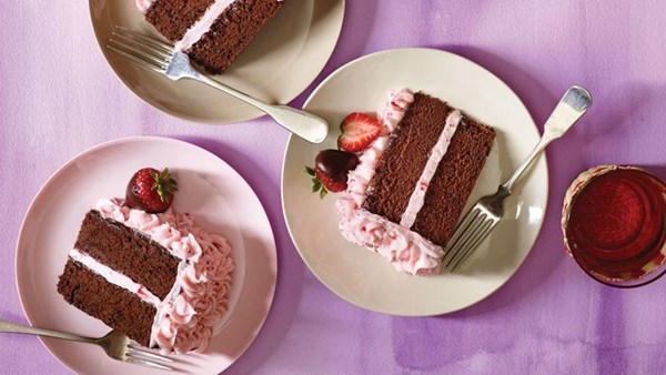 Chocolate-dipped strawberry cake