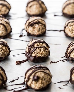 Chocolate-dipped vanilla bean macaroons