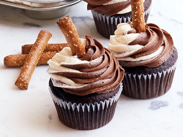 Chocolate egg cream cupcakes