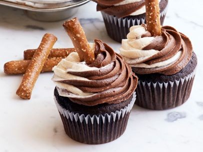 Chocolate egg cream cupcakes