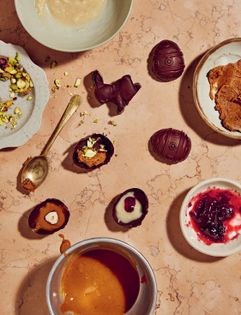 Chocolate eggs & sweet fillings