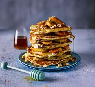Chocolate-filled pancakes with caramelised banana