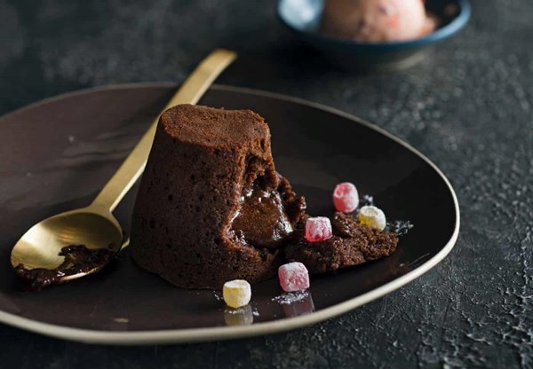 Chocolate fondant pudding cakes with Turkish Delight
