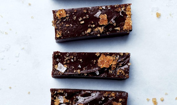 Chocolate fudge with bourbon sugar