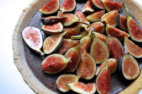 Chocolate ganache tart with fresh figs