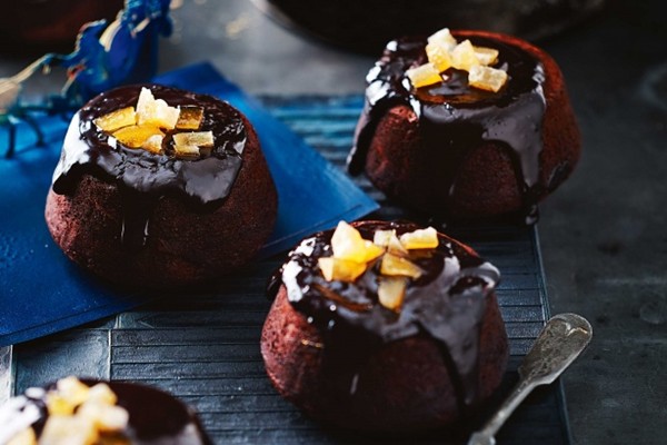 Chocolate-glazed gingerbread cakes