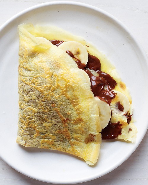 Chocolate-hazelnut and banana crêpe