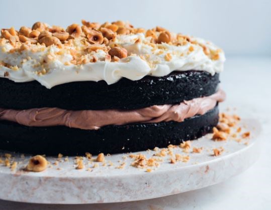 Chocolate-hazelnut cream cake