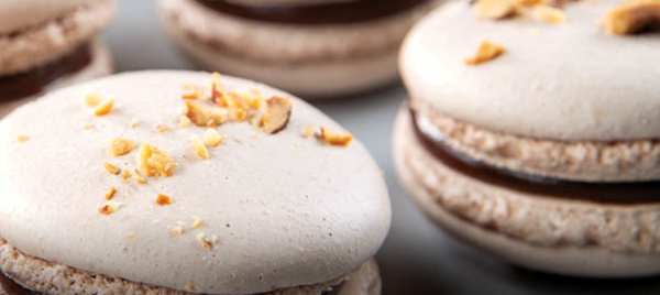 Chocolate hazelnut macarons [hazelnut-chocolate ganache]