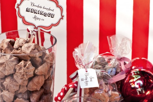 Chocolate hazelnut meringue kisses