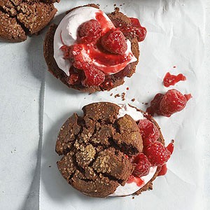 Chocolate-hazelnut raspberry shortcakes 