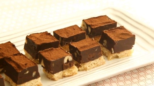Chocolate-hazelnut shortbread squares