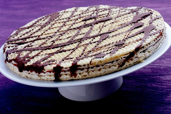 Chocolate-hazelnut wafer cake