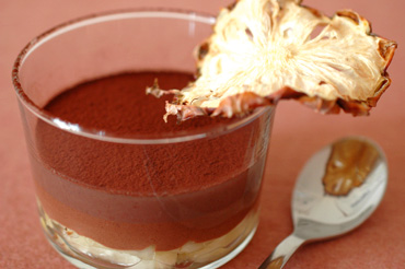 Chocolate jelly with pineapple and violet (Gelée de chocolat, ananas et violette)