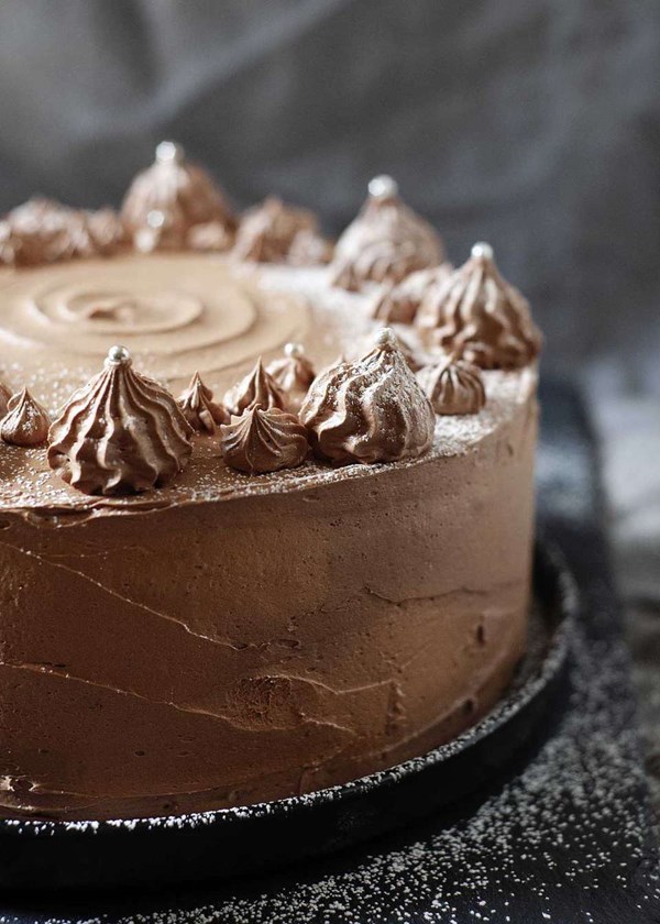 Chocolate layer cake 