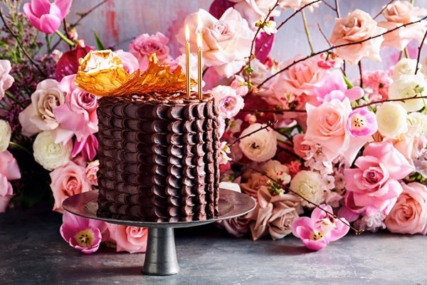 Chocolate layer cake with 'nougat' honey cream
