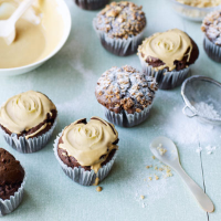 Chocolate macaroon cakes