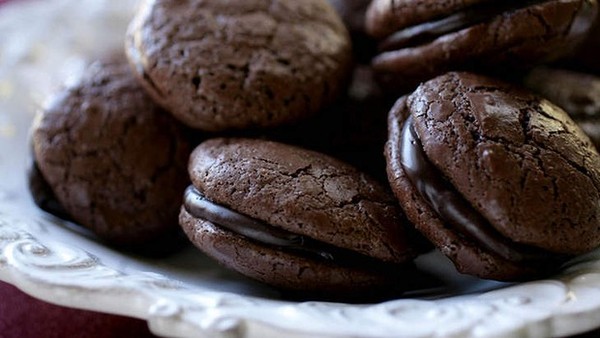 Chocolate macaroons