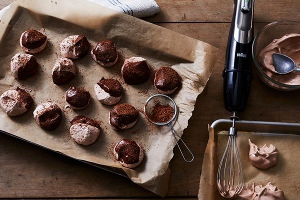 Chocolate meringue cookies