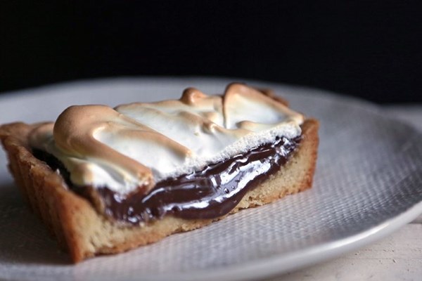 Chocolate meringue tart