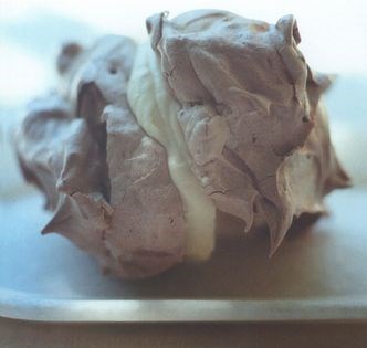 Chocolate meringues