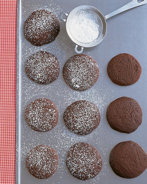 Chocolate molasses cookies