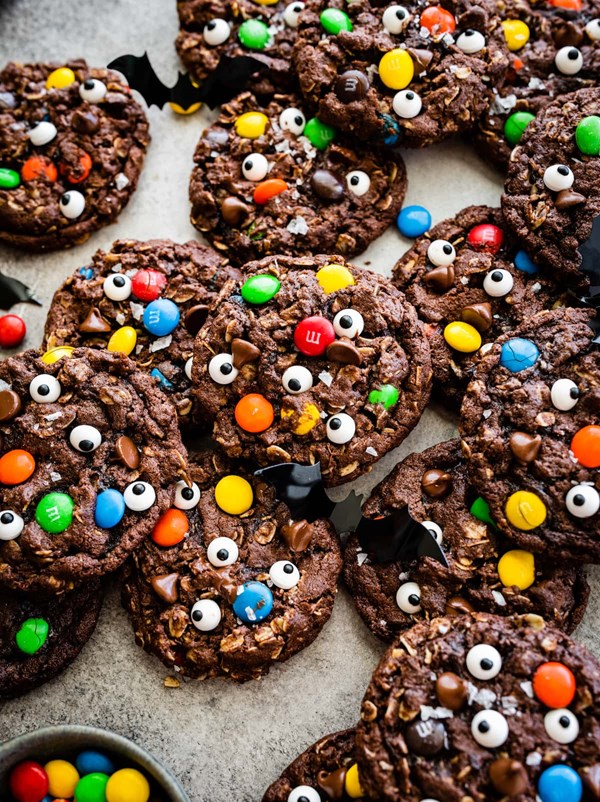 https://716f24d81edeb11608aa-99aa5ccfecf745e7cf976b37d172ce54.ssl.cf1.rackcdn.com/chocolate-monster-cookies-3129330l1.jpg