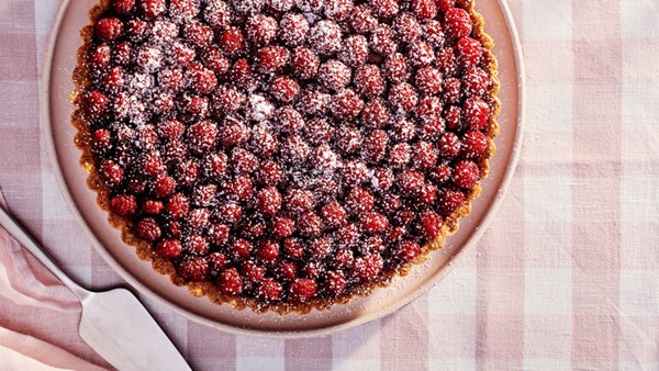 Chocolate-mousse tart with fresh berries