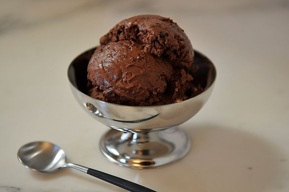 Chocolate mousse with cointreau and chocolate shards
