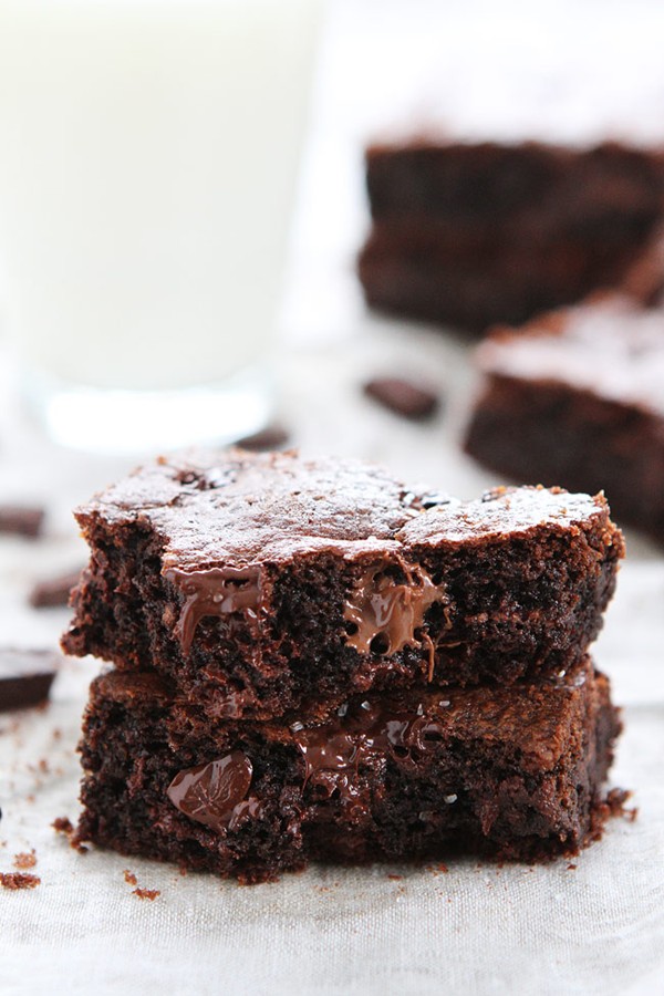 Chocolate Nutella cookie bars with sea salt