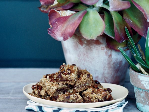 Chocolate-oatmeal carmelitas [Louis Lambert]