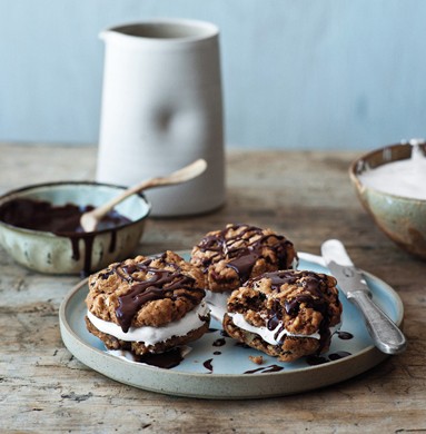 Chocolate-oatmeal moon pies