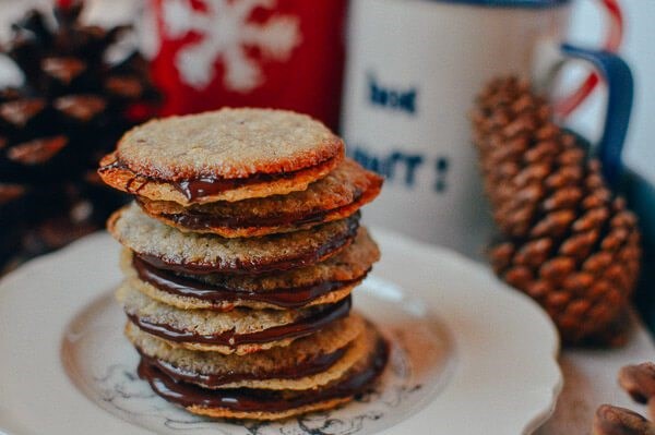 Chocolate oatmeal sandwich cookies (Brussels cookies)